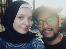 Viral Kisah Bule Inggris Dinikahi Pria Bekasi, Kini Jadi Penjual Soto