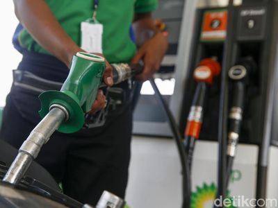 Suasana di SPBU BP Setelah Harga BBMnya Turun