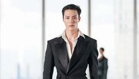 8 Foto Ganteng Jeno NCT Jadi Model Runway, Debut di New York Fashion Week