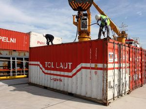 Kapal Tol Laut Angkut 1.000 Ton Beras dari Surabaya ke NTT