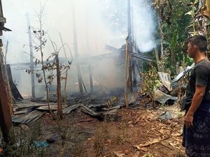 Kebakaran Hanguskan 1 Rumah Panggung di Bone, Pemilik Alami Luka Bakar