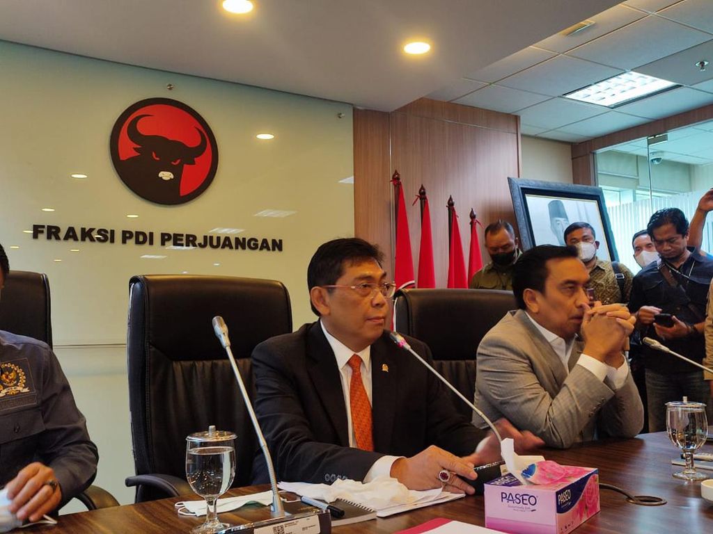 PDIP Tegaskan Effendi Simbolon Dilindungi UU Terkait Pernyataannya soal TNI