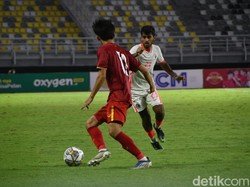 Vietnam Hajar Hong Kong 5-1