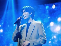 Aksi Lee Jong Suk di Fanmeeting Tuai Pujian, Fans Dapat Kado Tak Terduga