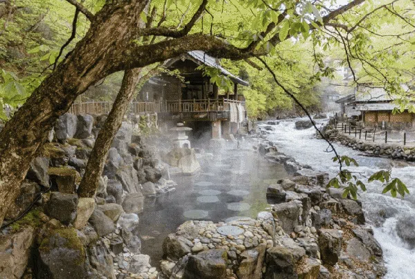 Menikmati Pemandian Air Panas Paling Hot di Jepang