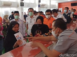 Pantau Penyaluran BLT BBM di Aceh, Mensos Ingatkan Warga Tak Beli Rokok