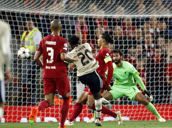LIVERPOOL - Mohammed Kudus of Ajax (20) scores the 1-1 during the UEFA Champions League Group A match between Liverpool FC and Ajax Amsterdam at Anfield on September 13, 2022 in Liverpool, United Kingdom. ANP MAURICE VAN STEEN (Photo by ANP via Getty Images)