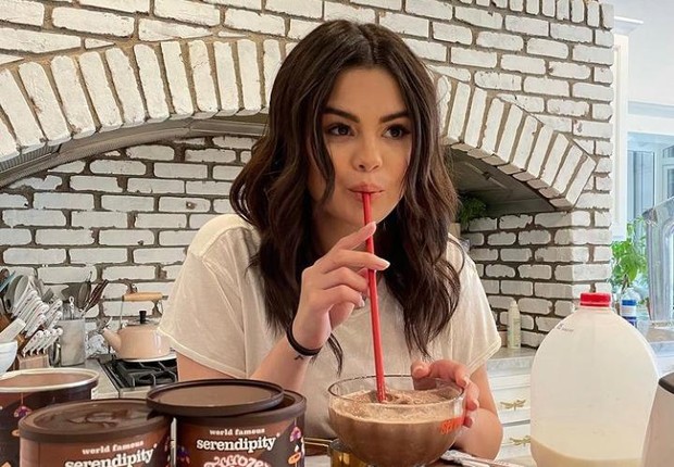 Nggak semuanya makanan sehat, Selena Gomez ternyata suka nyemil cokelat. Ini rahasia dietnya/Foto: Instagram.com/selenagomez
