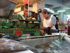 Cerita Penjual Ikan di Bandung yang Kurangi Untung gegara BBM