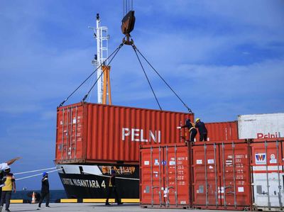 Perdana! Kapal Pelni Angkut Semen dari Patimban ke Riau