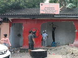 Berdiri di Atas Parit Medan, Kantor PDIP dan Golkar Dibongkar Bobby!