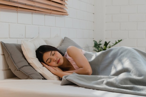 Posisi tidur yang tidak benar bisa menyebabkan sakit pinggang