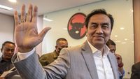 Ekspresi Effendi Simbolon Saat Nyatakan Maaf ke TNI