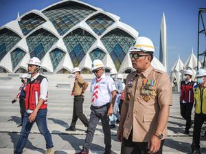 Gubernur Ridwan Kamil Tinjau Pembangunan Masjid Gedebage