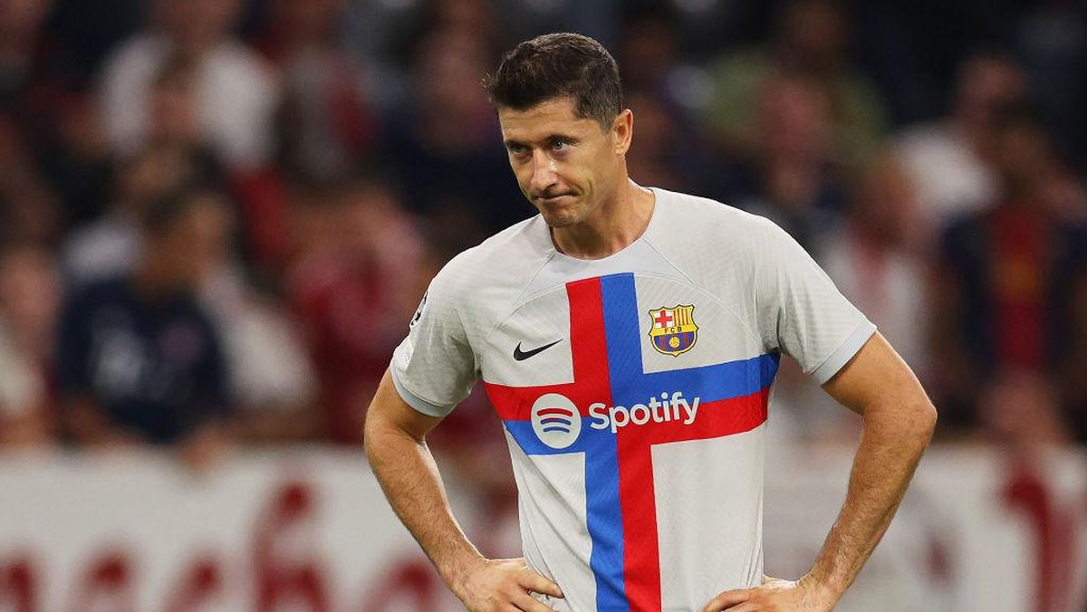 Robert Lewandowski dilema lawan Bayern Munich. (Foto: Getty Images/Adam Pretty)