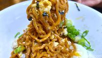 Pedasnya Hotto Ramen dan Karaage Nikmat di Restoran Ramen ala Pasar Tsukiji