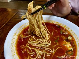 Roji Ramen: Sluurp! Nikmatnya Sengatan Pedas Hotto Ramen ala Pasar Ikan Tsukiji Roji Ramen: Sluurp! Nikmatnya Sengatan Pedas Hotto Ramen ala Pasar Ikan Tsukiji