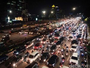 Sabar Ini Ujian, Jl TB Simatupang Arah Fatmawati Macet Banget
