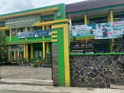 Keluhan Ortu di SMPN Bandung Wajib Beli Seragam-Jas Almamater Rp 800 Ribu