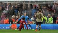 Mohamed Salah membuka skor lebih dulu pada menit ke-17. (CameraSport/Getty Images/Dave Howarth)