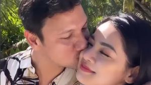 7 Potret Mesra Titi Kamal dan Suami di Maldives, Pasutri Rasa Pengantin Baru
