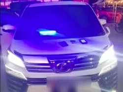 Tegas! Polisi Malaysia Ciduk Vellfire Pakai Strobo, Terancam Denda Rp 6 Jutaan