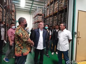 Zulhas Sidak Importir Olahan Susu Tak Berizin, Temukan 2.735 Ton Bahan Baku Zulhas Sidak Importir Olahan Susu Tak Berizin, Temukan 2.735 Ton Bahan Baku