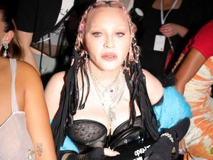 Penampilan Terbaru Madonna yang Alisnya Di-bleaching, Dikritik Tak Sesuai Umur