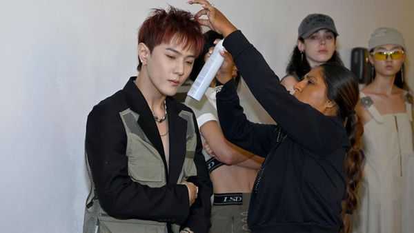 Potret Donghyuk iKON di Balik Panggung New York Fashion Week
