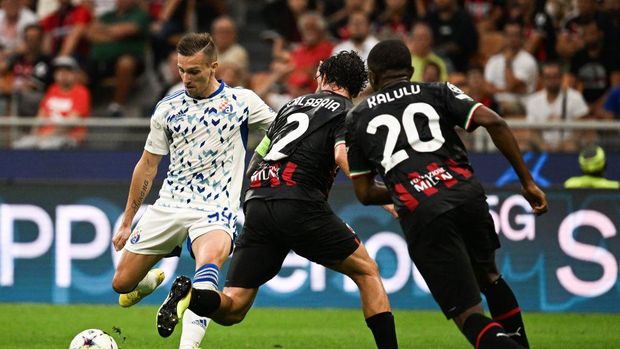 (From L) Dinamo Zagreb's Croatian forward Mislav Orsic fights for the ball with AC Milan's Italian defender Davide Calabria and AC Milan's French defender Pierre Kalulu during the UEFA Champions League Group E football match between AC Milan and Dinamo Zagreb at the San Siro stadium in Milan on September 14, 2022. (Photo by MIGUEL MEDINA / AFP) (Photo by MIGUEL MEDINA/AFP via Getty Images)