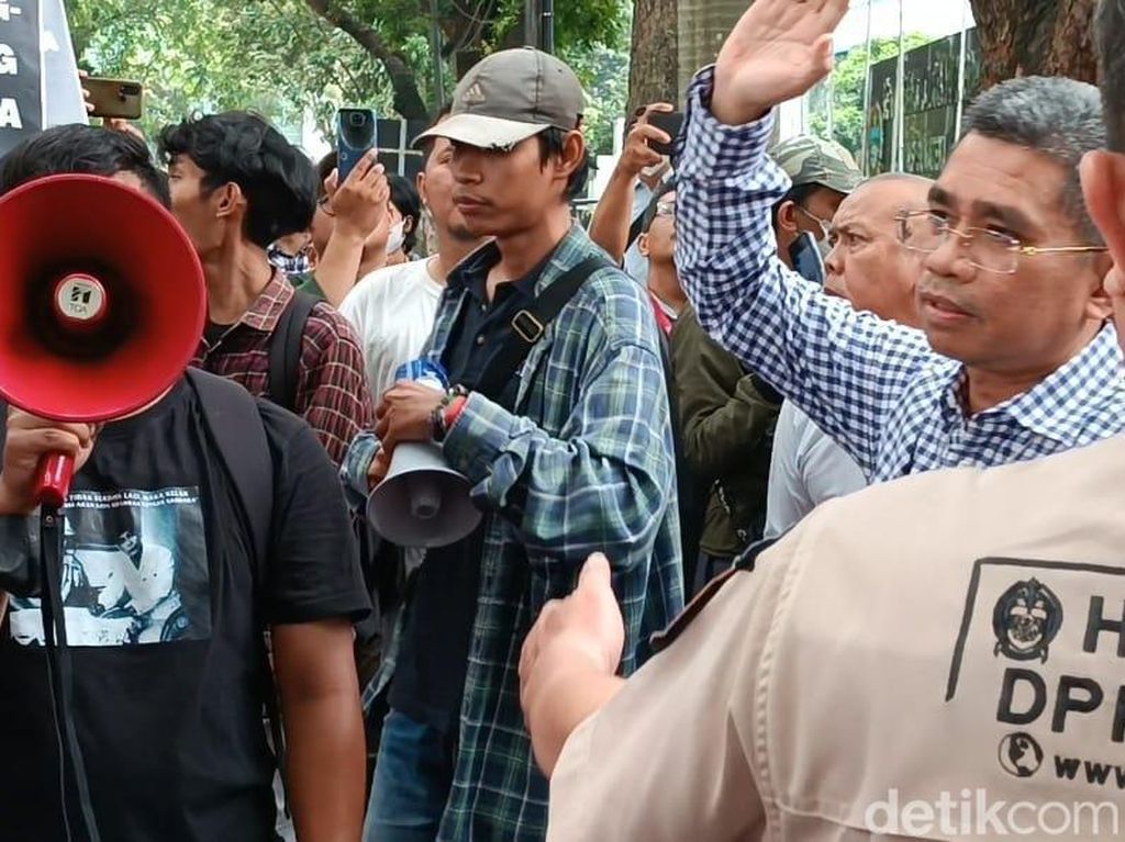 Demo Tolak BBM di Medan, 2 Anggota DPRD Sumut Kabur Diteriaki Pengecut