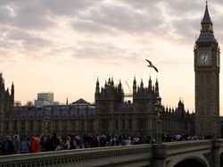 Antrean Warga di Penghormatan Akhir untuk Ratu Elizabeth Capai 4 Km