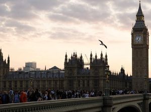 Antrean Warga di Penghormatan Akhir untuk Ratu Elizabeth Capai 4 Km Antrean Warga di Penghormatan Akhir untuk Ratu Elizabeth Capai 4 Km