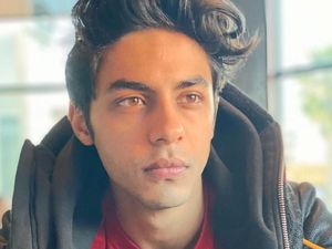 Aryan Khan Dapat Wejangan Percintaan dari Ibunda: Bebas Pacaran Sesuka Hati! Aryan Khan Dapat Wejangan Percintaan dari Ibunda: Bebas Pacaran Sesuka Hati!