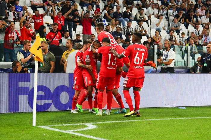 David Neres of Benfica celebrates with teammates after scoring during the UEFA Champions League match (Group H) between Juventus FC and Benfica at Allianz Stadium on September 14, 2022 in Turin, Italy.  (Photo by Massimiliano Ferraro/NurPhoto via Getty Images)