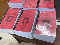Melihat Tumpukan Berkas Kasus Perintangan Penyidikan Pembunuhan Yoshua