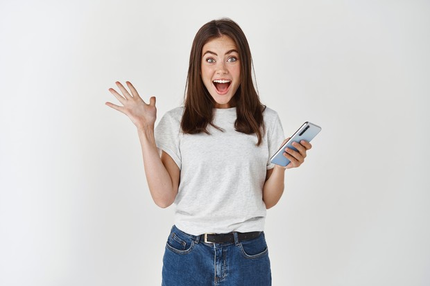 Bermain Handphone/Foto: Freepik.com/Cookie_studio Bermain Handphone/Foto: Freepik.com/Cookie_studio