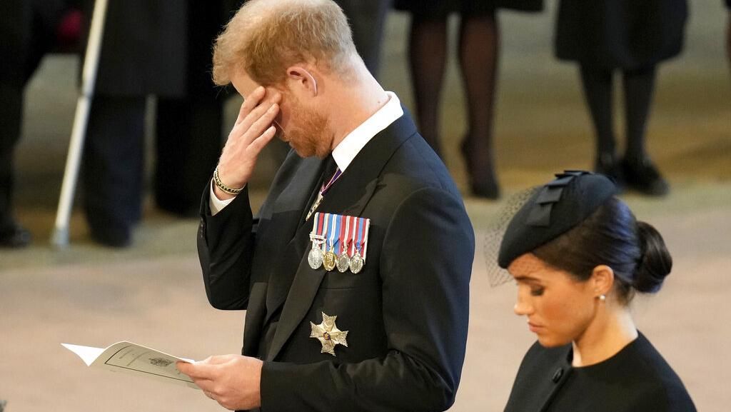 Pangeran Harry Emosional di Prosesi Persemayaman Ratu Elizabeth II