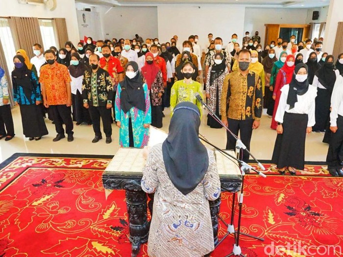 Bupati Banyuwangi saat melantik pegawai. Ilustrasi. Bupati Banyuwangi saat melantik pegawai.