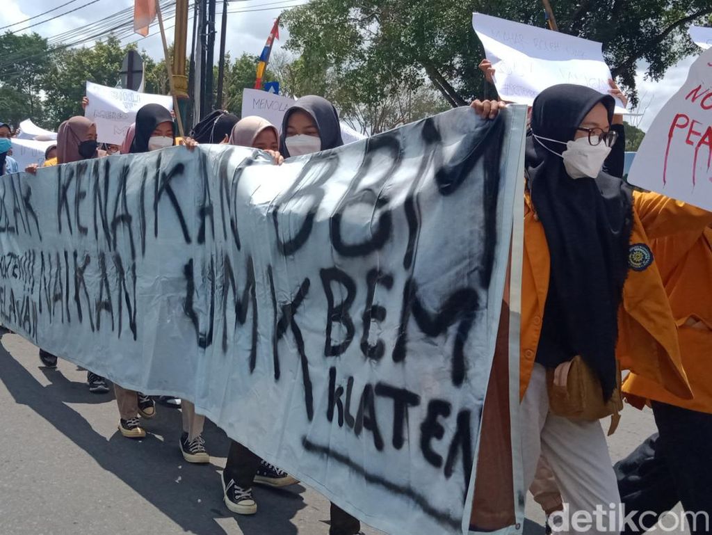 Demo Tolak Harga BBM di Klaten, Mahasiswa Klaten Long March ke DPRD Demo Tolak Harga BBM di Klaten, Mahasiswa Klaten Long March ke DPRD