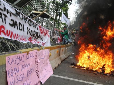 Deretan Aksi Massa yang Tersulut Sentimen BBM di Berbagai Negara