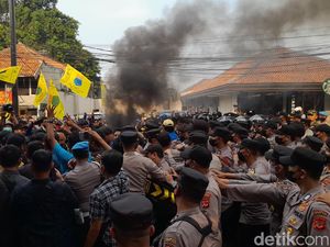 Demo BBM Dekat Istana Bogor Sempat Ricuh, Mahasiswa Ngaku Kena Pukulan