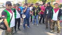 Momen Sopir Truk Demo Tolak Kenaikan Harga BBM di Magelang