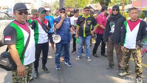 Momen Sopir Truk Demo Tolak Kenaikan Harga BBM di Magelang