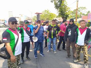 Momen Sopir Truk Demo Tolak Kenaikan Harga BBM di Magelang