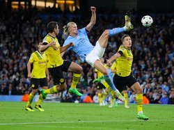 Aksi Kungfu Haaland Jebol Gawang Dortmund dan Menangkan Man City