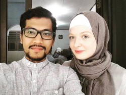 Kisah Lengkap Viral Bule Inggris Dinikahi Pria Bekasi, Kini Jual Soto