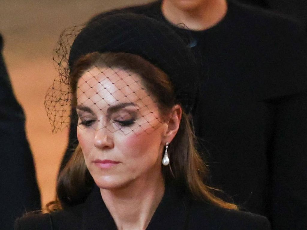 Kate Middleton dan Meghan Markle Berduka dengan Perhiasan Ratu Elizabeth II