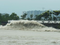 Waspadai Potensi Gelombang Setinggi 4 Meter di Selatan Jabar