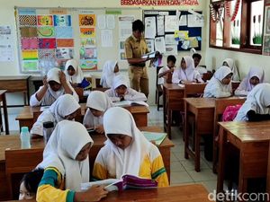 Kabar Baik, Guru Swasta Akan Terima Tunjangan Rp 2 Juta per Bulan Mulai 2025 Kabar Baik, Guru Swasta Akan Terima Tunjangan Rp 2 Juta per Bulan Mulai 2025